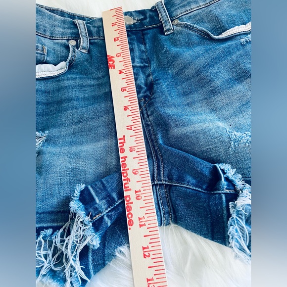 BLANK NYC Embroidered Hiker Distressed Stretch Women’s Jean Shorts Size 30 - Picture 9 of 10